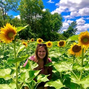 Meet your Posher, Cassandra